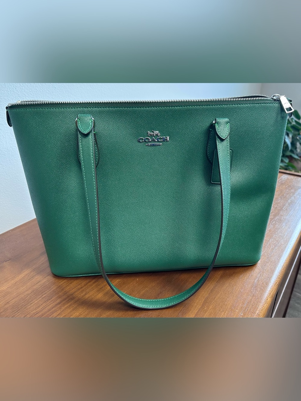 Coach Gallery Tote Bag Style CV402